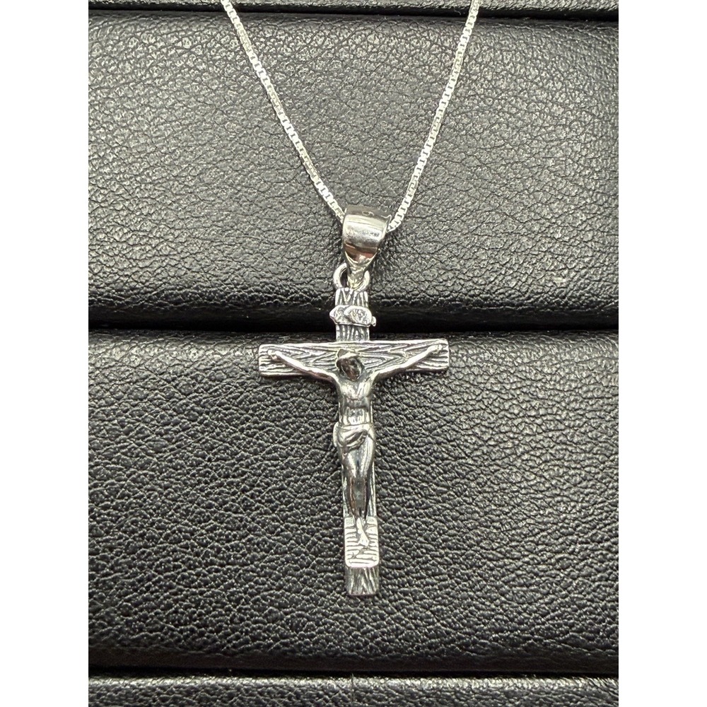 New Condition 18" Sterling Silver Crucifix Pendant Necklace Box J16